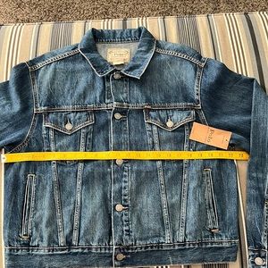 Polo metal shank buttons, waist tabs, front buttoned flap pockets & welt pockets